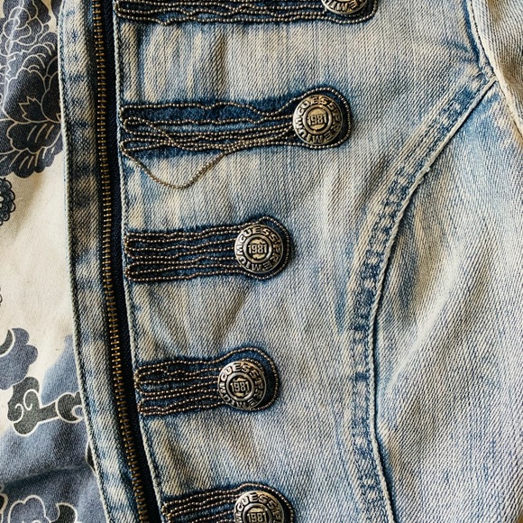 ❓GUESS❓ Jean Jacket *Limited Edition* - Picture 5 of 8